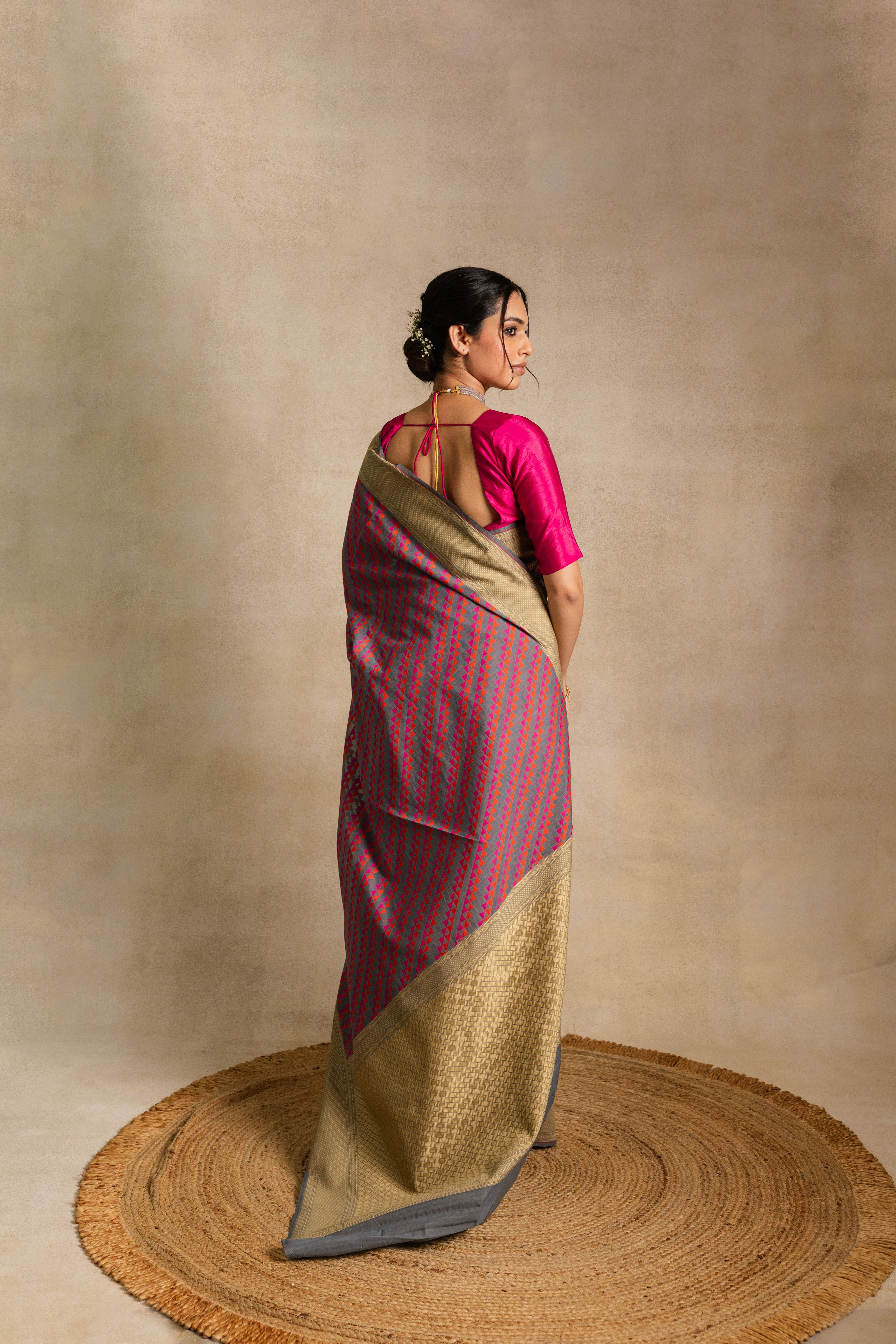 Cotton Jamdani Geometric Grey Saree