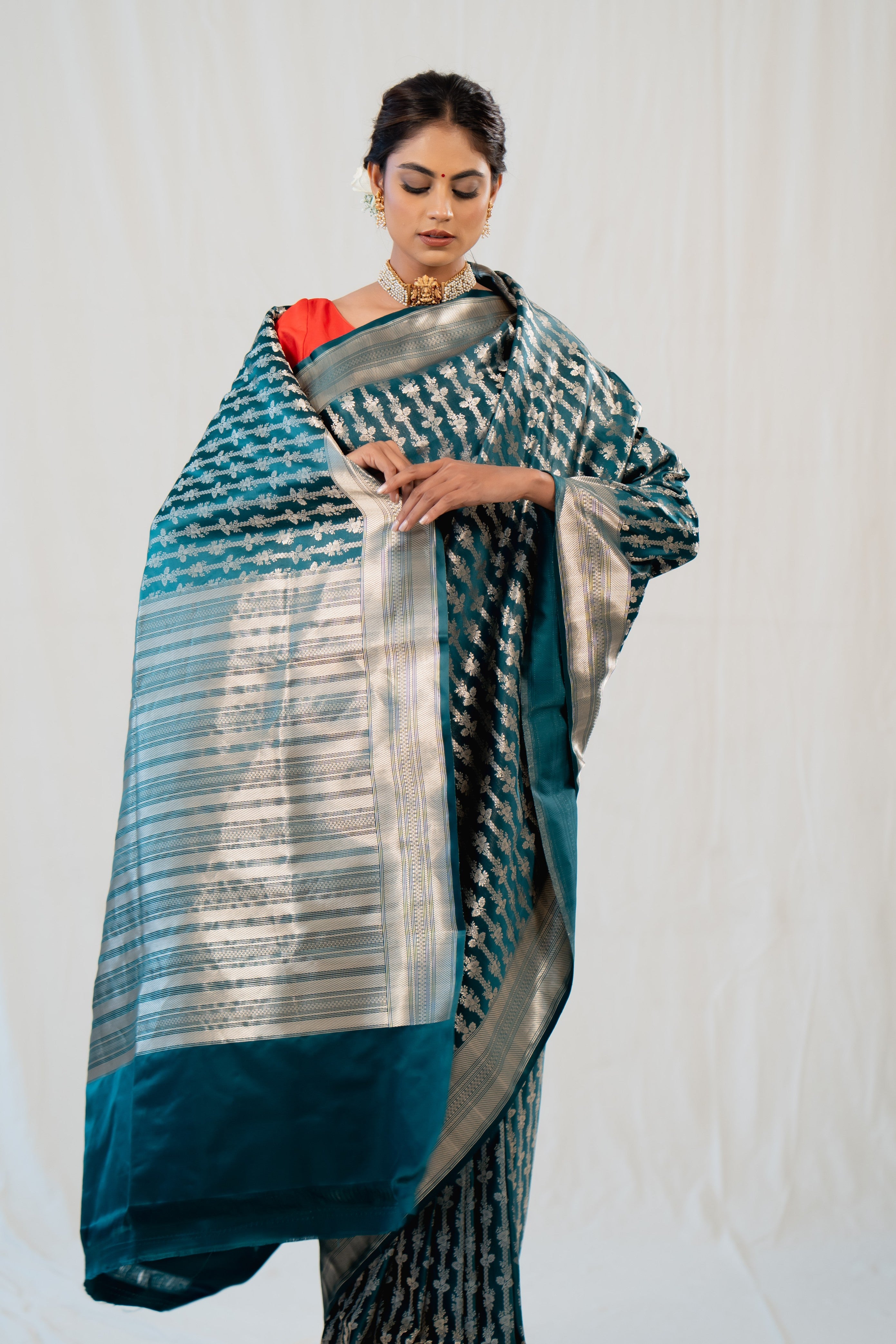 Green Booti Stripe Satin Katan Silk Banarasi Handloom Saree