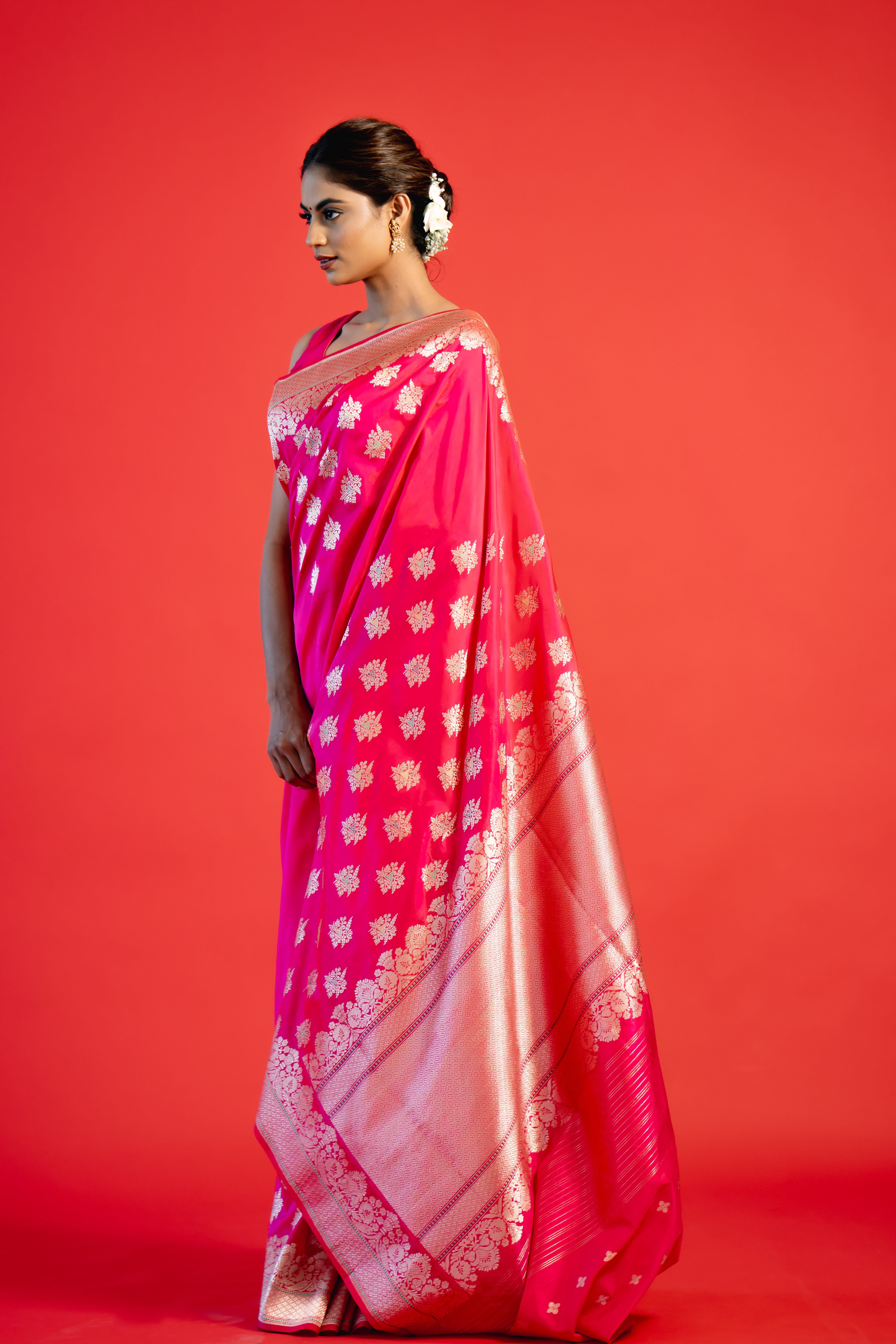 Rani Meenakari Booti Katan Silk Handloom Banarasi Saree