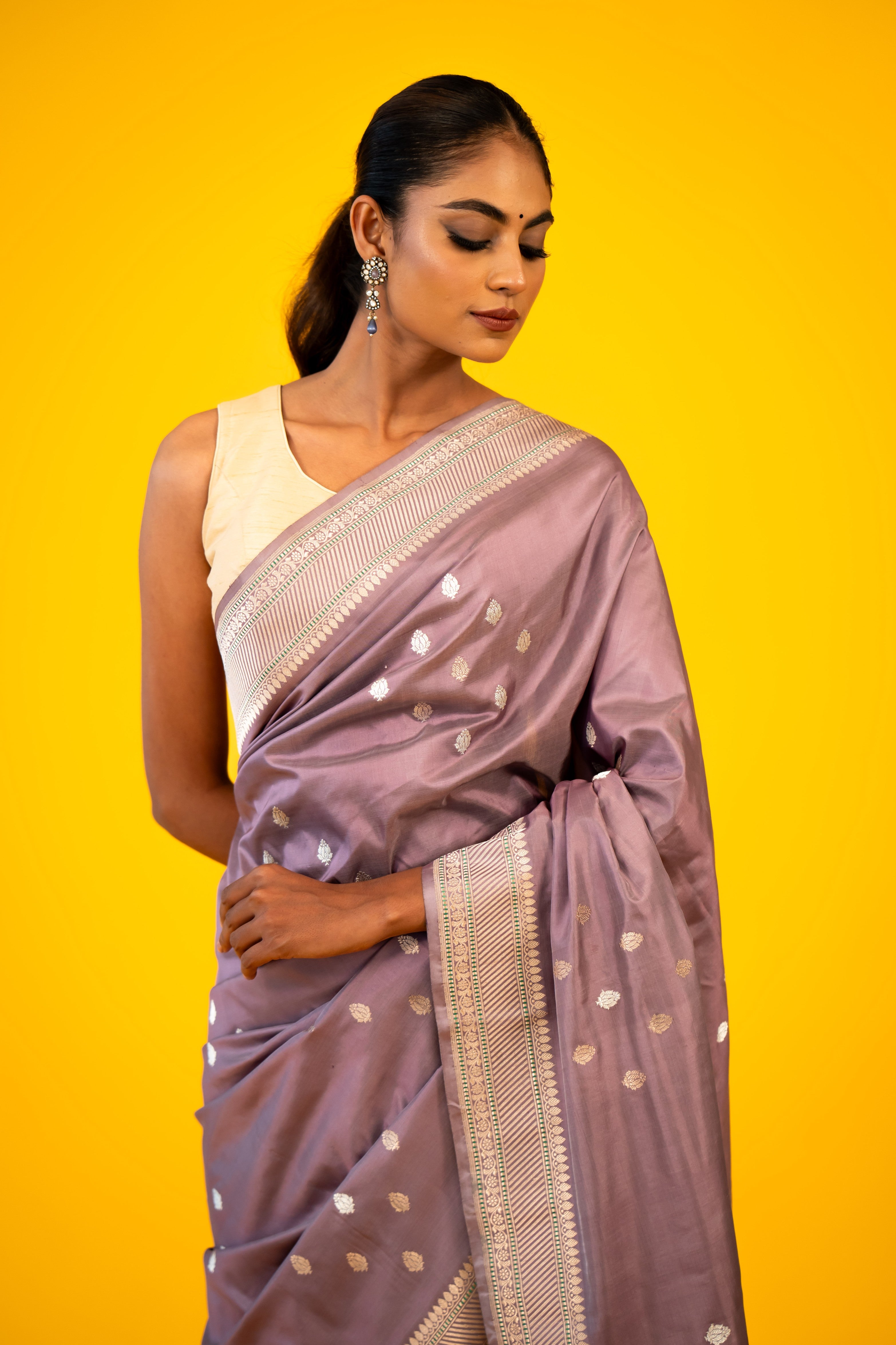 Lavender Sonarupa Booti Katan Silk Handloom Banarasi Saree