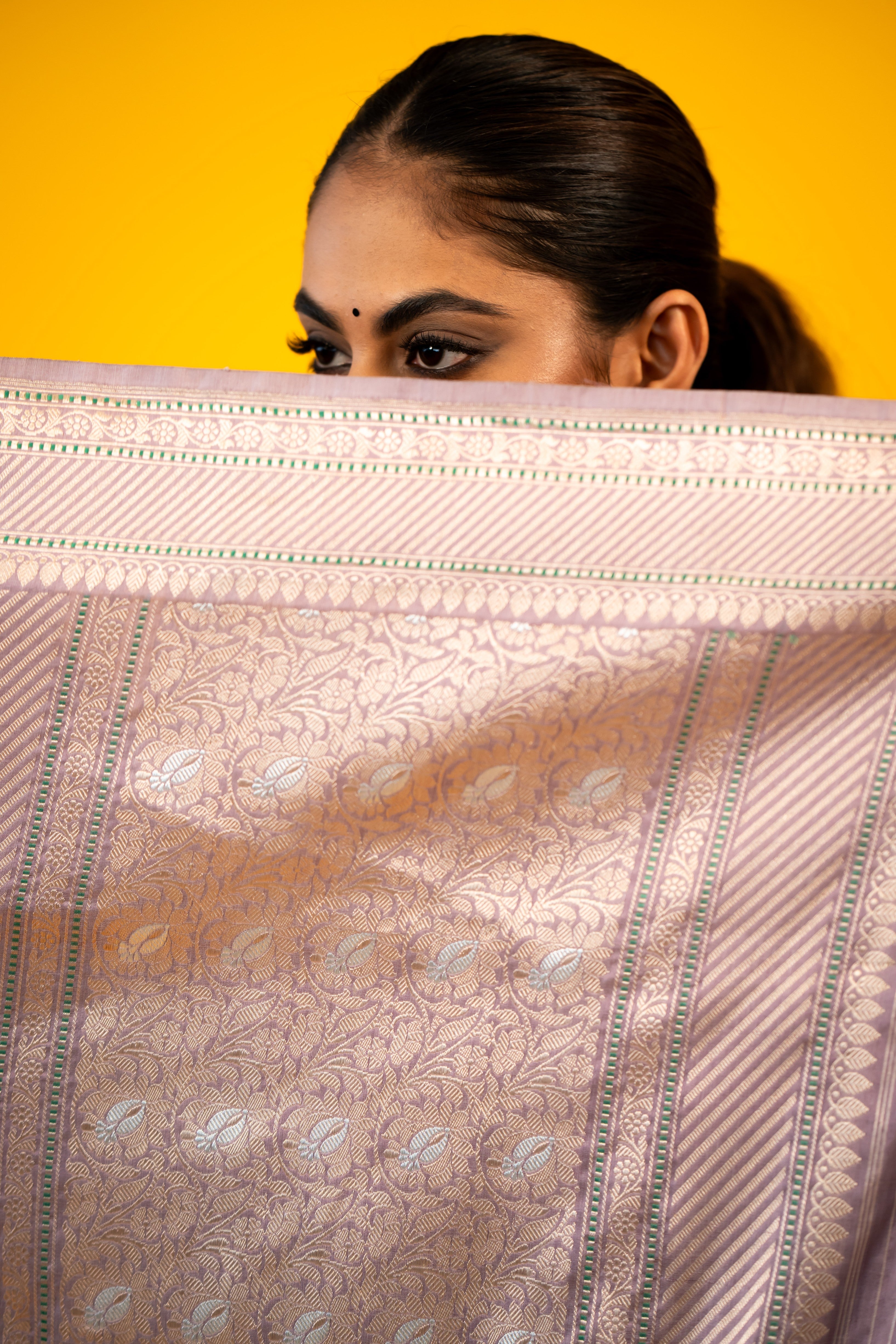 Lavender Sonarupa Booti Katan Silk Handloom Banarasi Saree